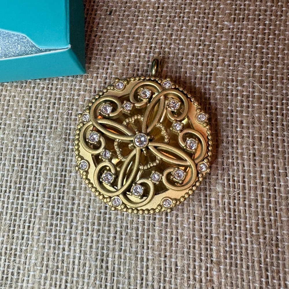 Origami Owl 💎 large gold sentiment locket
